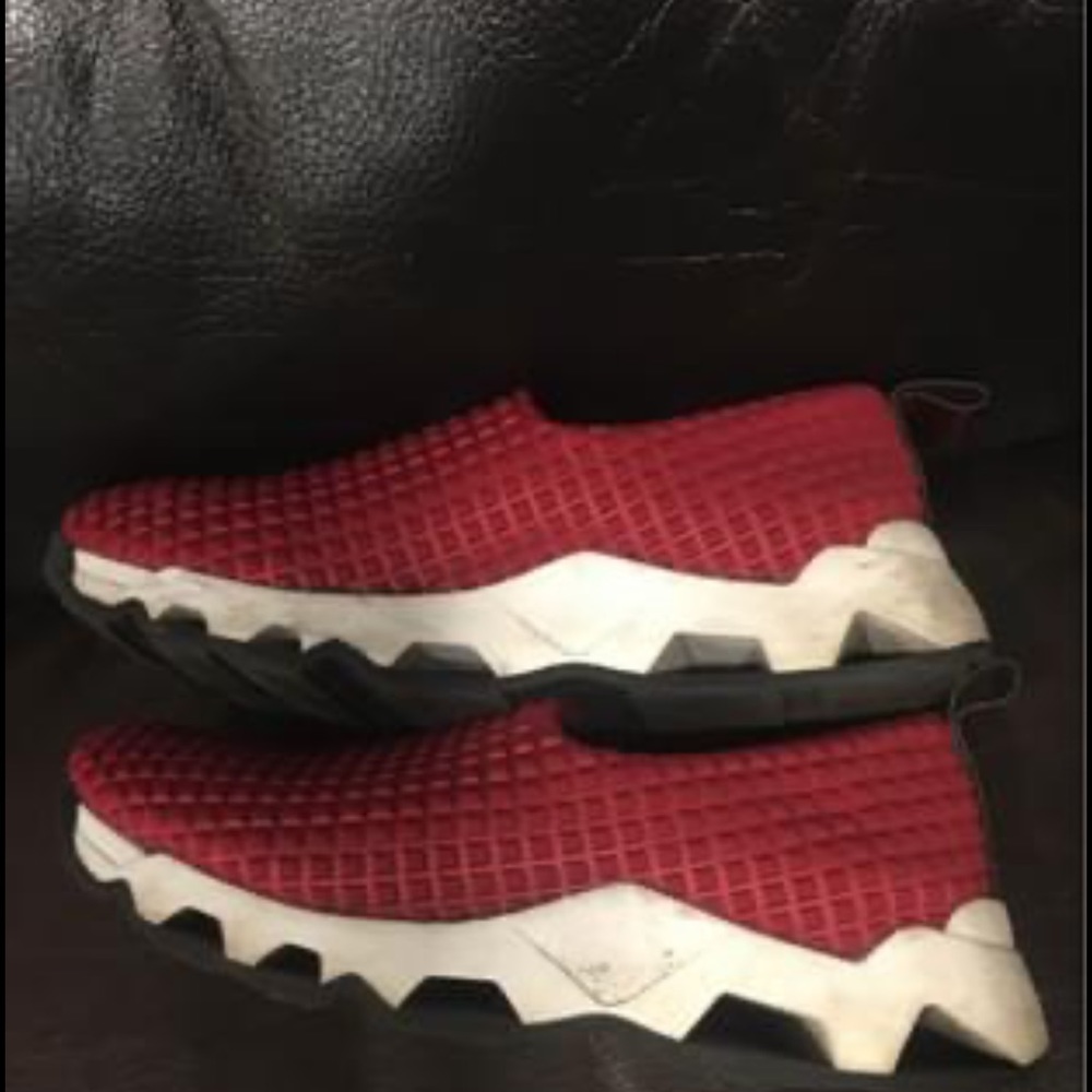 Pernice European slip on shoes size 32 red